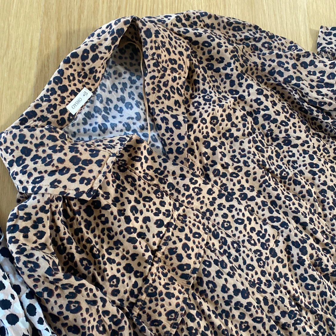 Två leopardmönstrade klänningar - 90