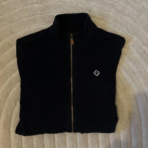 Morris zip - Snygg Morris full zip, använd ett tag men inga defekter, bara att fråga om ni undrar nått.