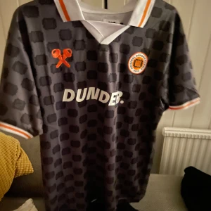 Odz piké Limited - Helt ny aldrig använd  Strl M 50 tröjor i världen denna med serienummer 2 Priset ej hugget i sten 