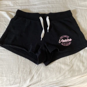Shorts  - 💗Det är ett par shorts från Newyorker som nu börjar bli för små för mig💗
