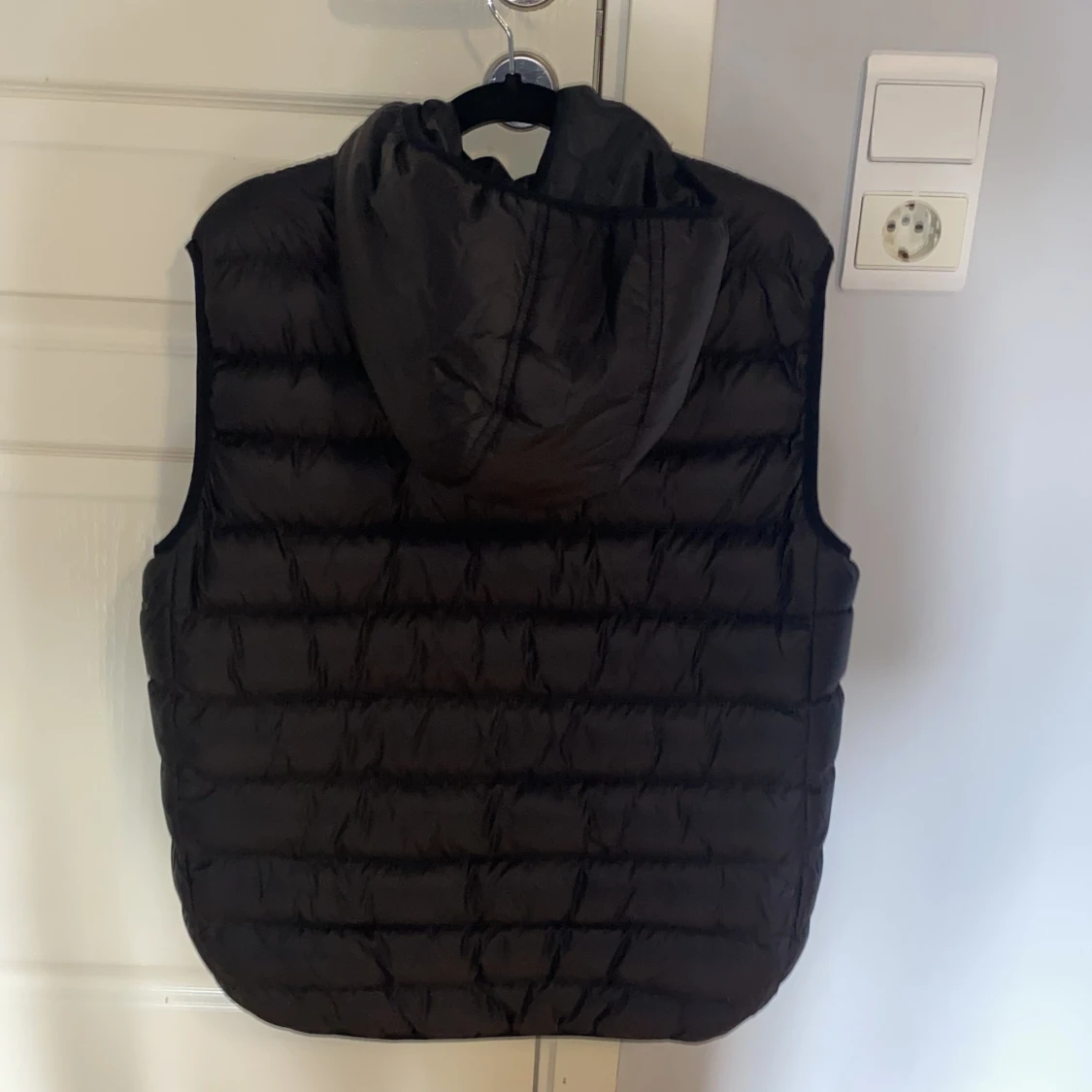 Svart väst - 90