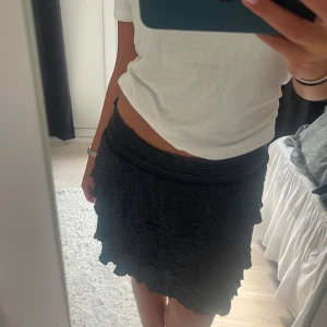 Kjol från object - Använder aldrig, går att användas som en tubetop. Nyskick! 😊