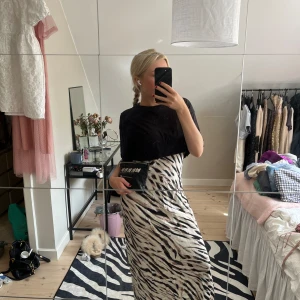 Zebra klänning - Fin klänning med zebra mönster💞⭐️