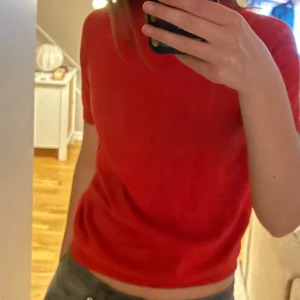 Röd topp - Köpt på Plick men verka vara bra skick. Skriv vid funderingar!💕