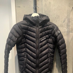 Lättviktsdun jacka peak performance  - Nyskick tunnare lättviktsdun jacka peak performance 