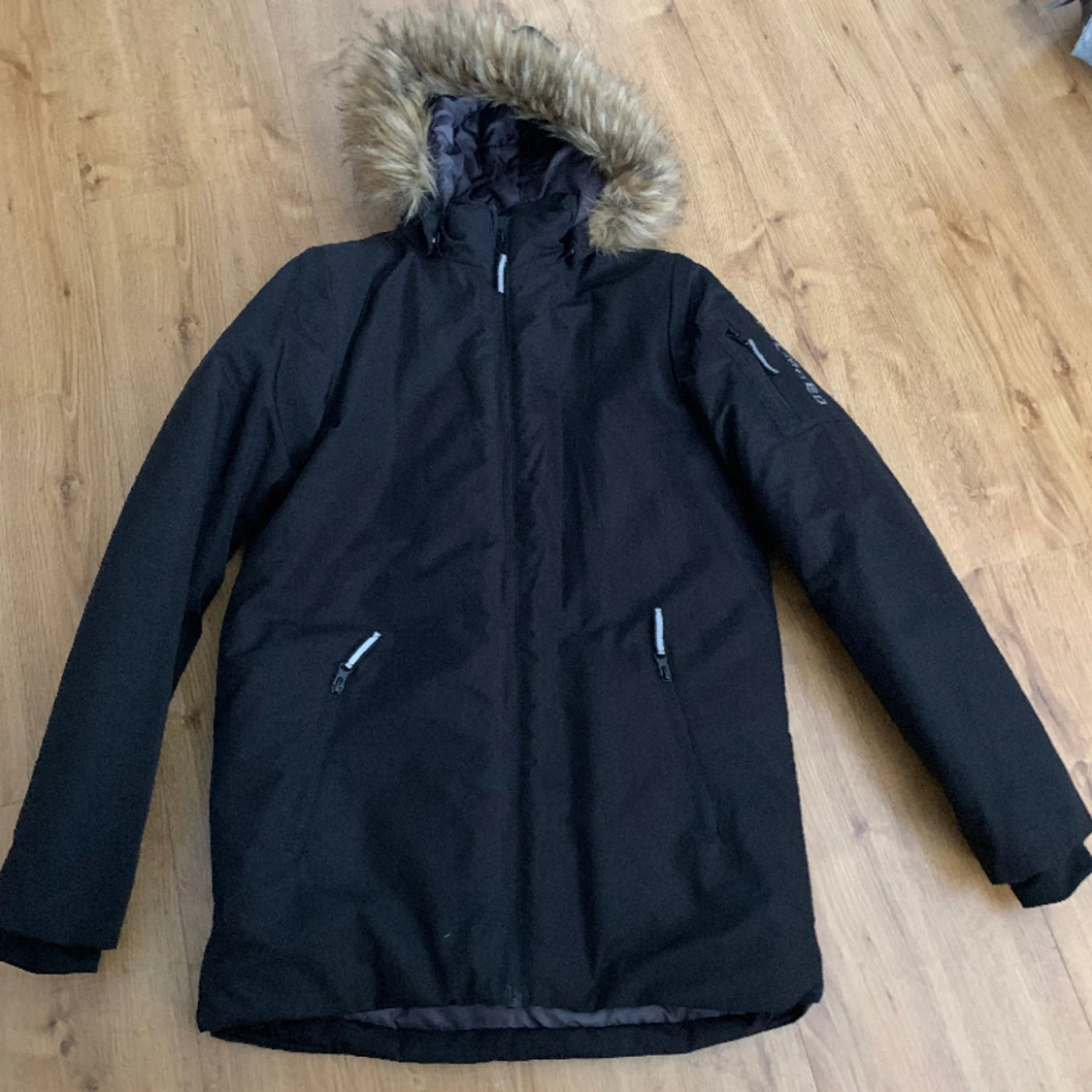 Svart Vinterjacka / OnThePeak