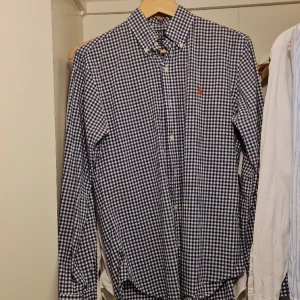 Ralph lauren skjorta - Säljer en fin ralph lauren skjorta i nyskick, nypris 1500 mitt pris 400