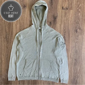 Zadig & Voltaire  - Tja, säljer nu denna feta Zadig zipen! Skick 9/10, inga defekter! Hör av dig vid minsta fundering!