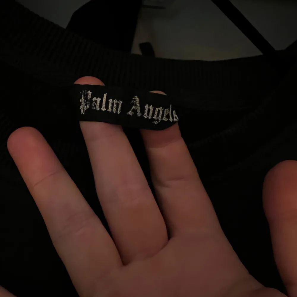 Mycket fin knappt använd Palm angels. Passar för både män & kvinnor. Passar M & L. Hoodies.