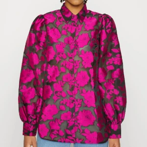 SÖKER denna blus/skjorta från YAS  - Vill gärna få tag i denna blus/skjorta från YAS i storlek L eller XL 🌸☺️