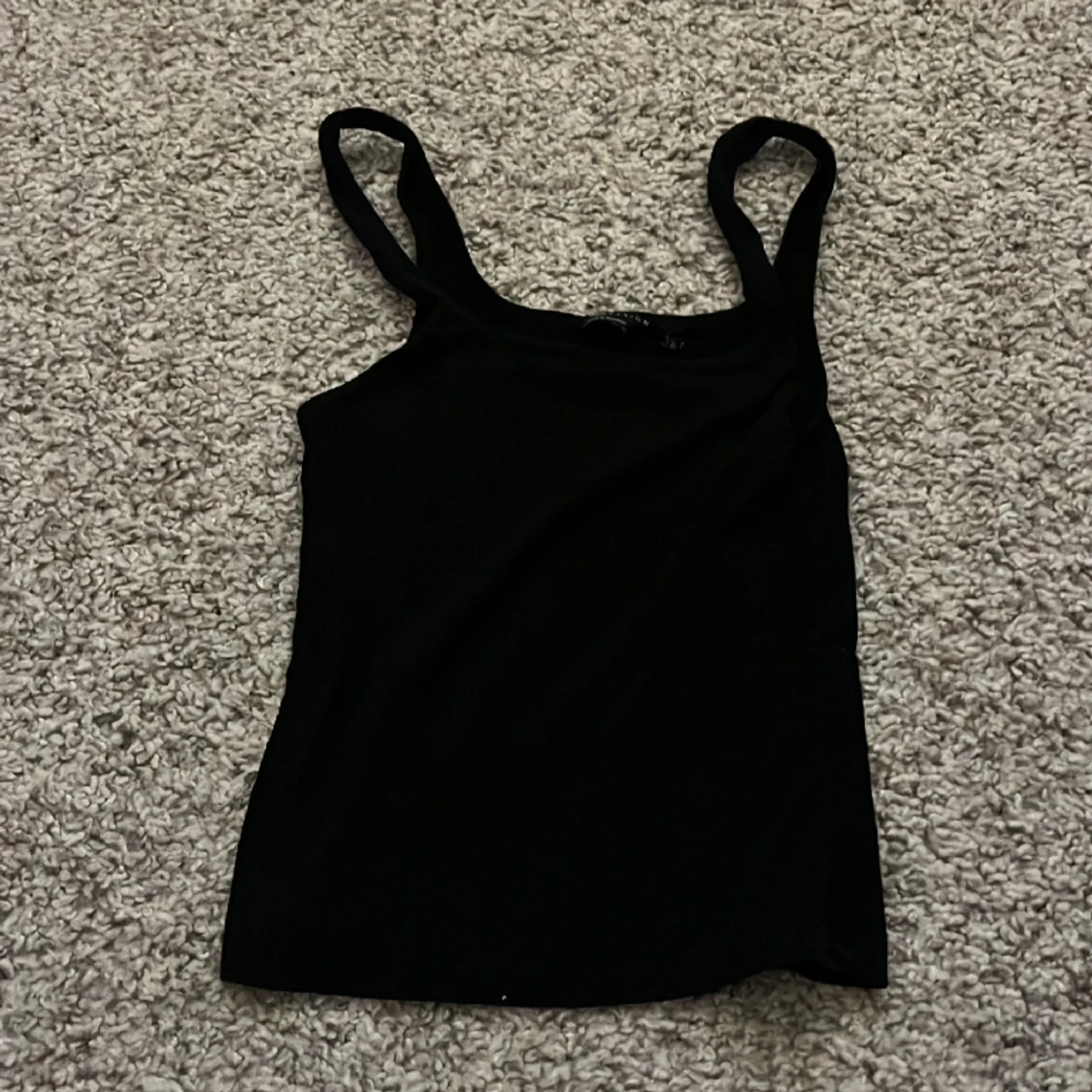 Crop top svart basic