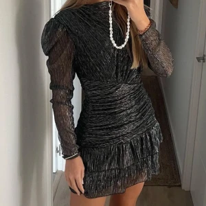 Minidress - Säljer min klänning som aldrig kom till användning! Den är helt ny och prislappen sitter forfarande kvar!  Frakten får köparen stå för!