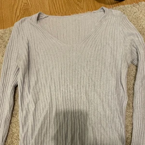 Blå gröja - Knappt använd. I nytt skick. Storlek xs