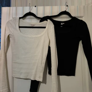 Paketpris, 2 toppar  - Från Nelly. Vita i XS Svarta i S  Säljer båda för 100kr 