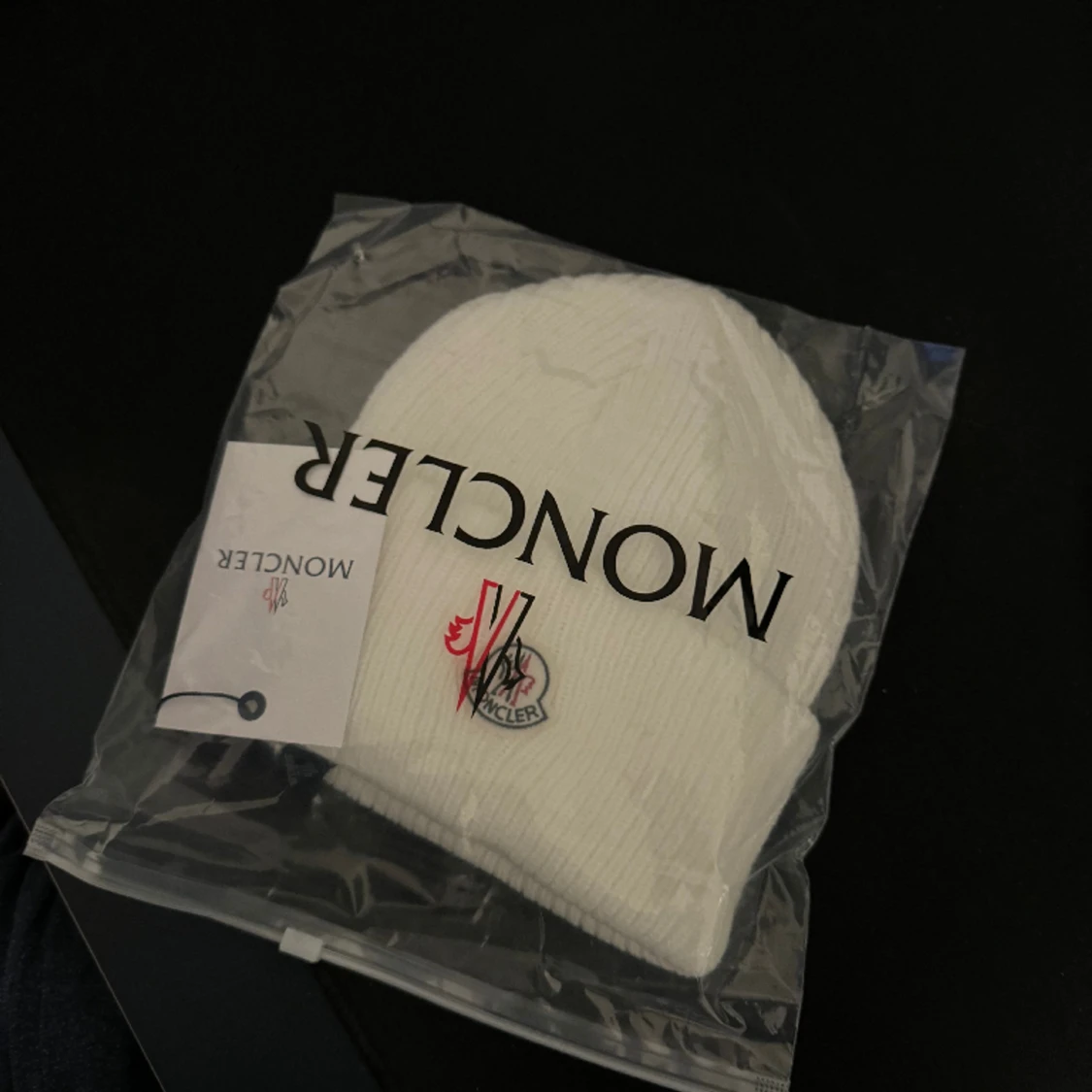 Moncler mössa  - 91