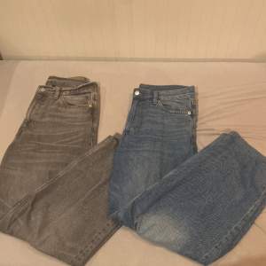 Säljer jätte snygga weekday jeans som jag inte använder längre i modellen RAIL. Dom är i stoleken 28/32 dom är också uppsydda så att dom passar mig som är 161cm lång🥰 Säljer båda för 350  Skriv för flera bilder!