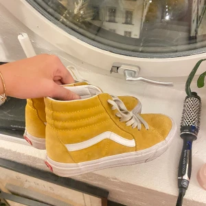 Höga vans - Jättesöta gula vans💗 så fina till sommaren Knappt använda