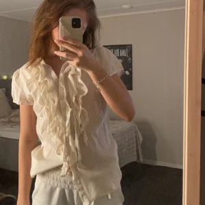 Saint tropez blus  - Min SUPERFINA saint tropez blus som är oanvänd! Köpt i stockholm förra året🙏🏻🙌🏽 Köpte för 600kr Säljer för 270❤️