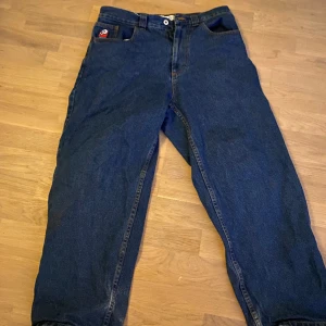 Big boys - Big boys bra skick lite slitna längst ner på jeansen bara