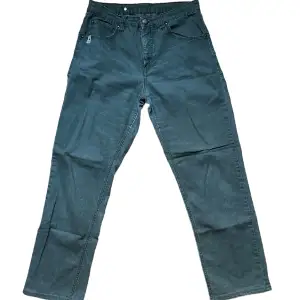 Säljer dessa vintage jeans som inte kommer till användning mer. Köpt från märket flash.