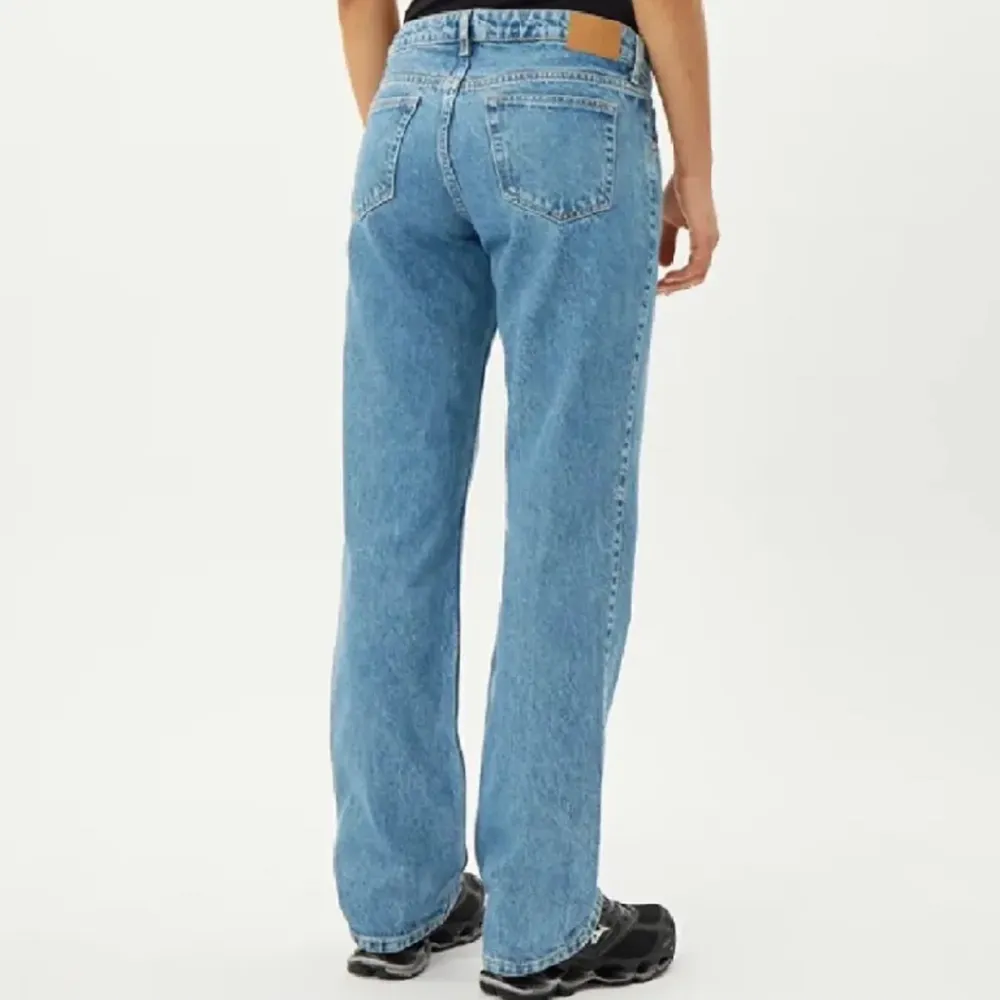 Säljer mina knappt använda jeans från weekday i arrow modellen. Superfina men kommer inte till användnig. Pris kan diskuteras💕. Jeans & Byxor.
