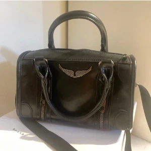 Zadig liknande väska  - Zadig sunny bag liknande väska som är köpt utomlands !! Helt ny så Aldrig anvpnd