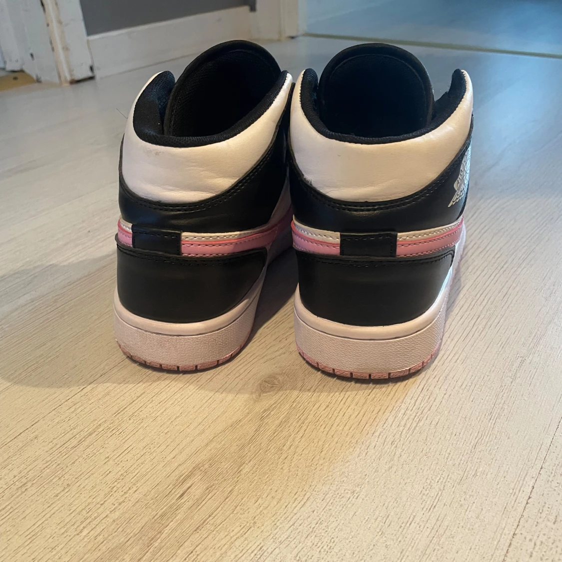 Air Jordan 1 Mid GS ‘Arctic Pink’ - 92