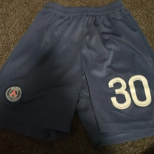 Messi psg shorts - Använt ca 5 ggr Köptes för 200kr 