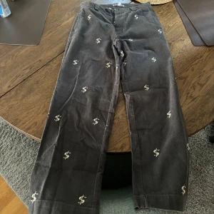 Urban Outfitters manschester byxor - Urban Outfitters manschetter byxor Aldrig använd  Size 32/32