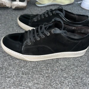 Lanvins - Säljer nu mina lanvins, skick 9/10. Hör av er vid frågor! (Skorna sitter 44). Dustbag medföljer!