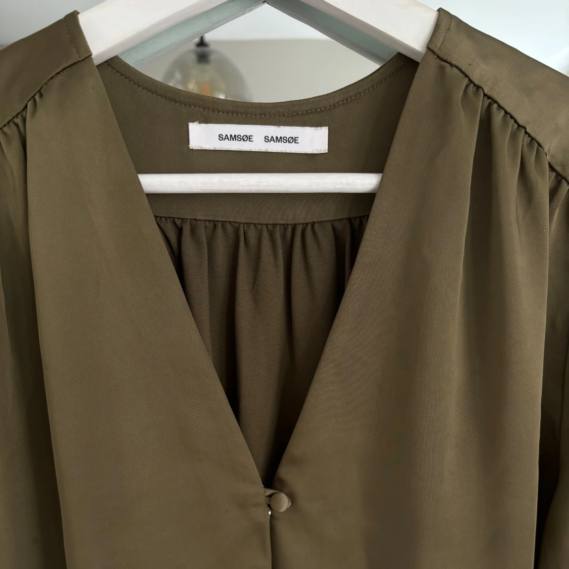 Mörk grön satin blus