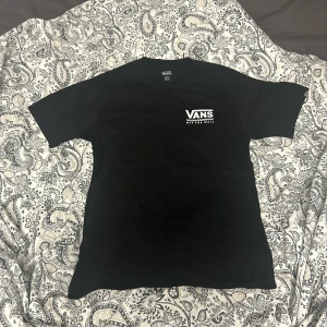Vans t-shirt - Super snygg Vans t-shirt som är ändast använd 1 gång, så ny. 🤍