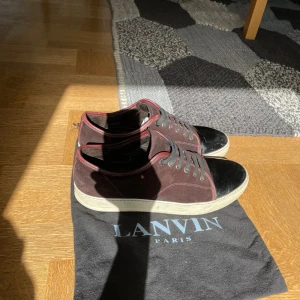 Lanvin skor - Tjena säljer nu mina riktigt snygga skor ifrån lanvin. De är använda men i riktigt skönt skick! 9/10 bara att höra av sig för fler bilder eller funderingar.