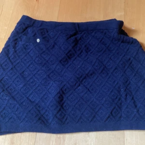 Blå kjol - Jätte gullig blå kjol. Storlek och affär står på bilden.Hoppas du köper💙