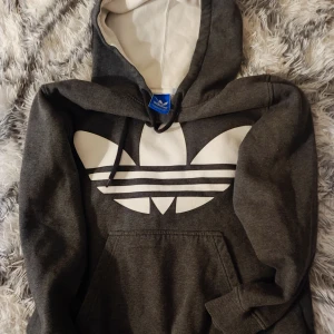 Adidas tröja  - Använt skick stl L 