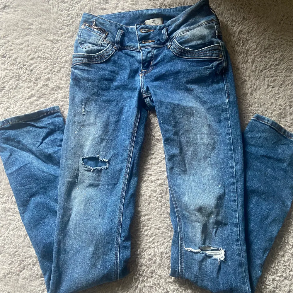 Skit snygga Ltb jean som inte kommer till användning, jag är 155 och skulle säga att de är för långa för mig. Kontakta mig före du köper tack💞. Jeans & Byxor.