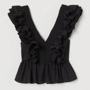 Slutsåld blus💓 - Jättefin slutsåld blus, köpt på Plick men passade tyvärr inte mig💓öppen för prisförslag💖