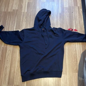 Alpha industries hoodie  - Använt skick men inget slitet 