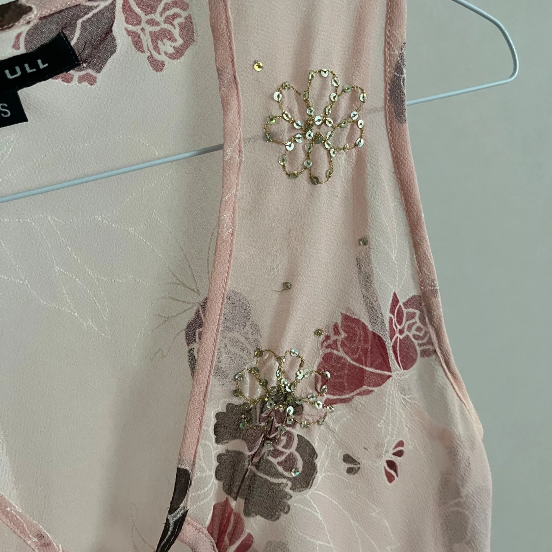 Söt topp med guldpaljett detaljer - 91