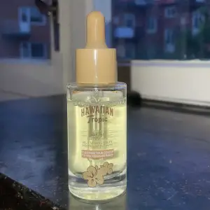 Hej! Denna varan är en self tanning drops och man får en jätte fin färg av den. Den är inte använd så mycket som ni ser. Ordinarie priset är 150.