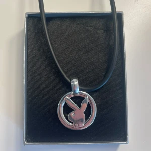 Playboy halsband - Säljer detta fina Playboy halsband, aldrig använt