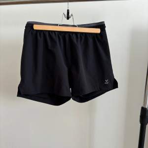 Träningsshorts från soc i stl 38, Med inner short I andvänt skick