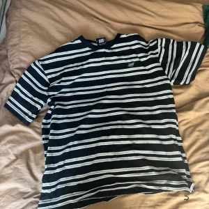 Sweet skateboards t-shirt - Sweet skateboards t-shirt i jättefint skick!