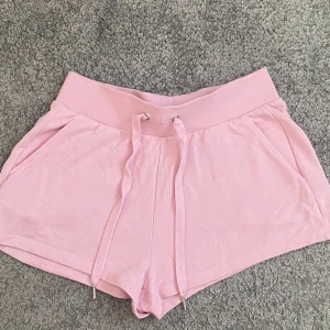 Mjukishorts från hm - Storlek: s