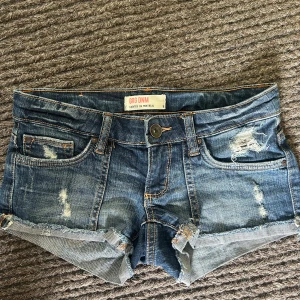 Lågmidjade shorts - Säljer dessa superfina lågmidjade shorts, tyvär för små för mig, storlek 34💓💓