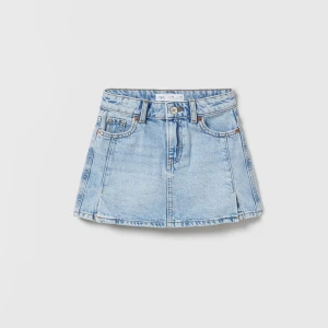 Jeanskjol från zara - Säljer denna supersöta jeanskjol från zara barn 🩵🩵 sitter som en XS 