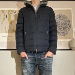 Morris jacka - | Morris jacka | Skick: 9/10 | Storlek: S | Nypris ca: 2500 | Vårat pris: 549 | Modellen: 175 cm, 60 kg |