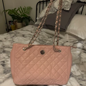 Söt väska! - Sååå söt rosa väska!