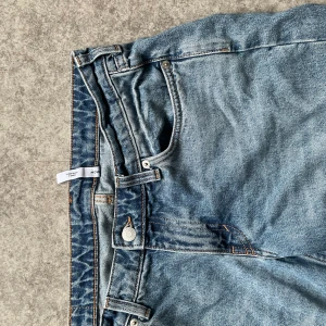 Arrow jeans - Ljus blåa arrow jeans från weekday. Bra skick, inga skavanker 