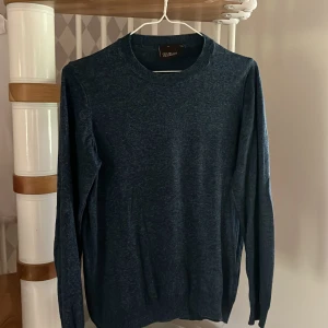 Oscar Jacobson Tröja - En snygg tröja som inte kommer till användning som är i bra skick.